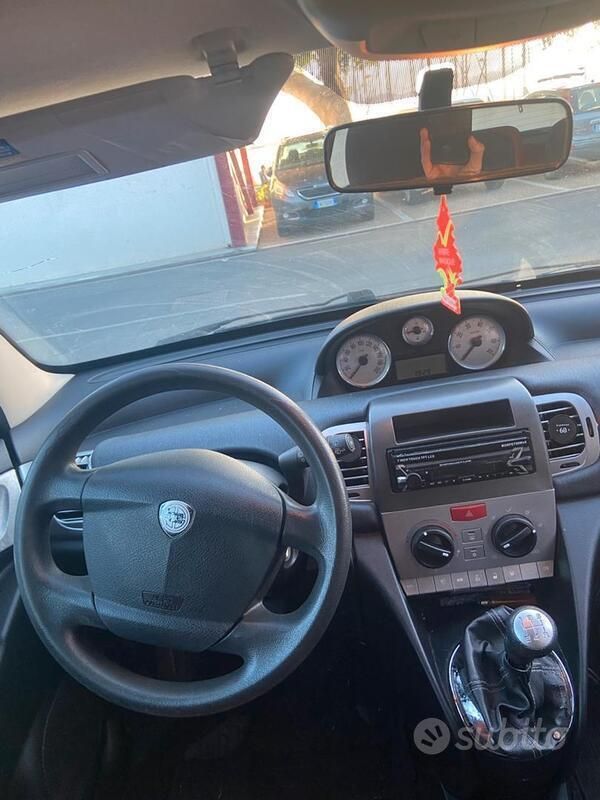 Grigio Usata 2006 Lancia Ypsilon Utilitaria | 2800 € (Cara) - Immagine 1/4