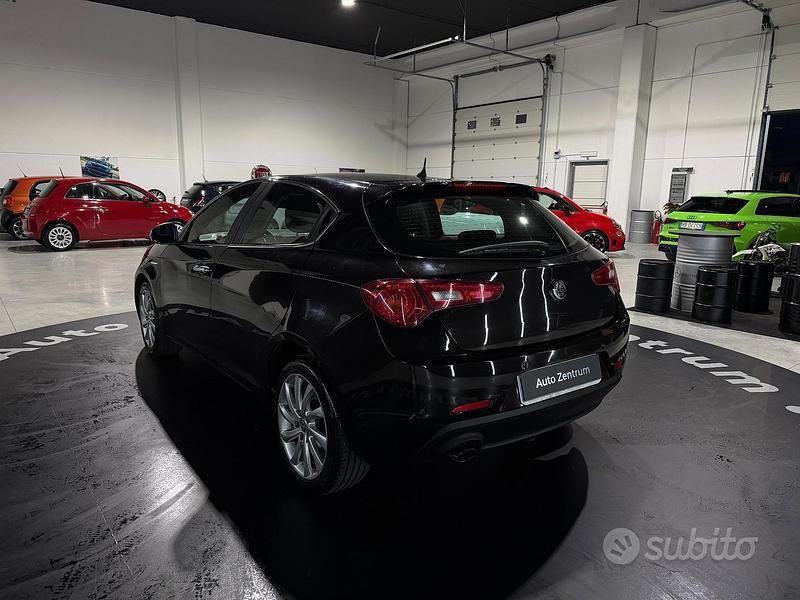 Usata Alfa Romeo Giulietta Distinctive 120 CV (88 kW) 2016 Nero Berlina