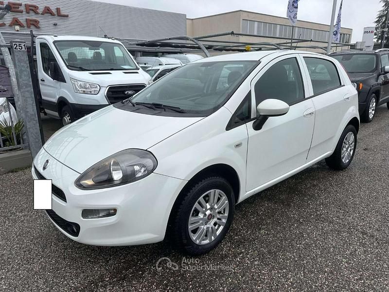 Usata Fiat Punto Lounge 77 CV (56 kW) 2016 Bianco Utilitaria