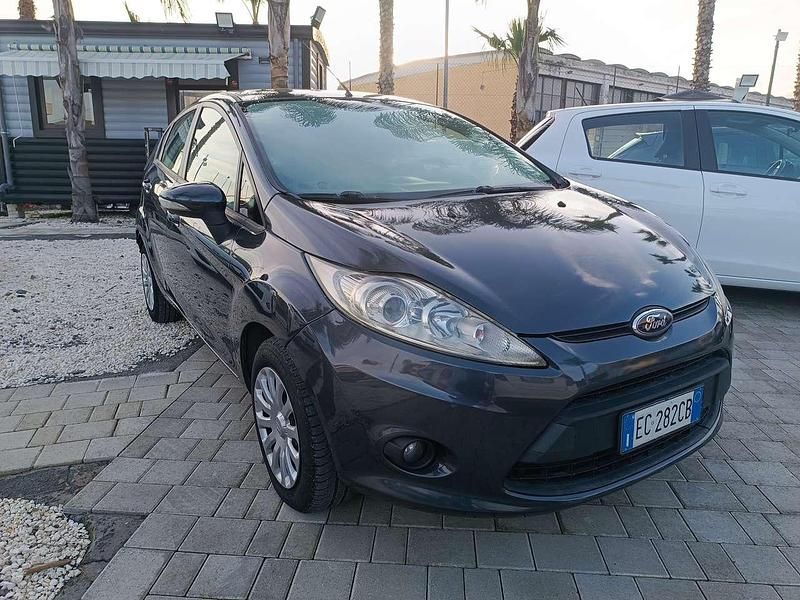 Usata Ford Fiesta 92 CV (67 kW) 2010 Grigio Utilitaria