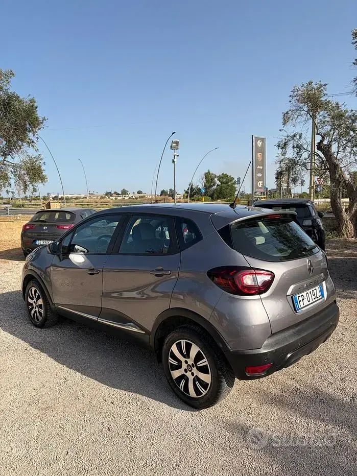 Usata Renault Captur 90 CV (66 kW) 2018 Grigio SUV