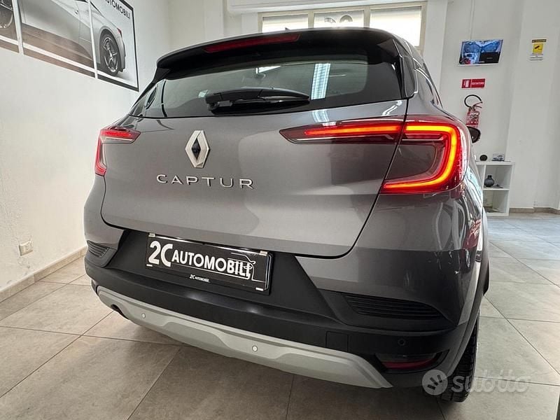 Usata Renault Captur 91 CV (66 kW) 2021 Grigio SUV