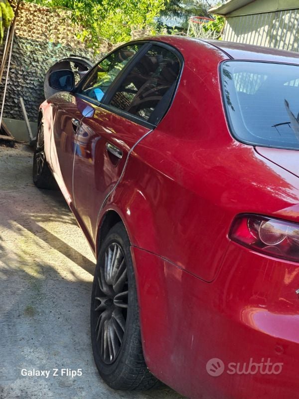 Usata Alfa Romeo 159 200 CV (147 kW) 2010 Rosso Berlina