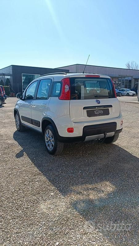 Usata Fiat Panda 4x4 Lounge 84 CV (61 kW) 2016 Bianco Utilitaria