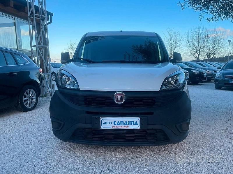 Usata Fiat Doblò 90 CV (66 kW) 2021 Bianco Monovolume