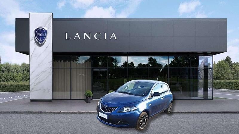 Usata Lancia Ypsilon Silver 69 CV (50 kW) 2022 Blu Utilitaria