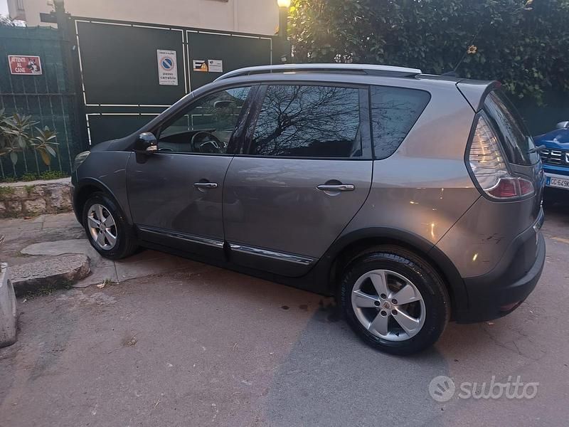 Usata Renault Scénic III 110 CV (80 kW) 2013 Grigio Monovolume