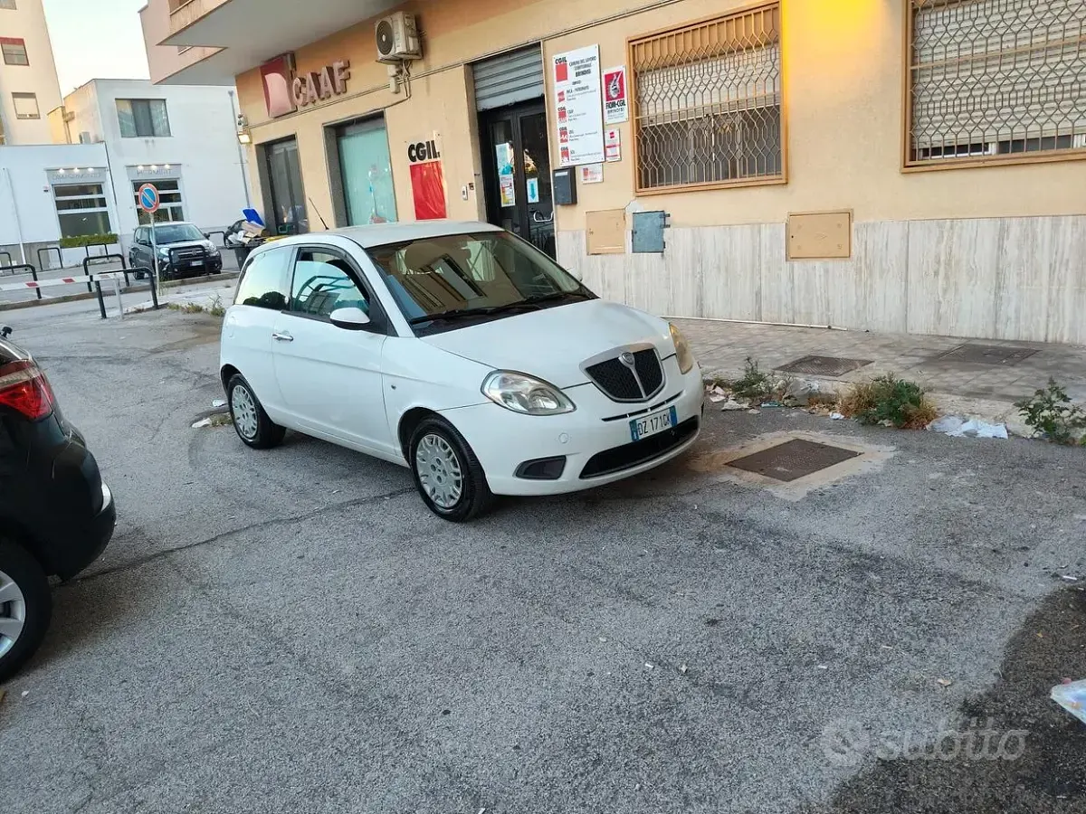 Usata Lancia Ypsilon 77 CV (56 kW) 2009 Bianco Utilitaria
