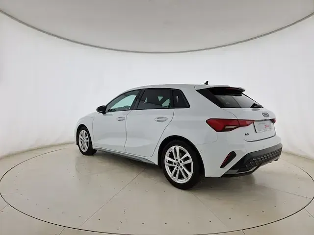 Usata Audi A3 S-Line 150 CV (110 kW) 2025 Bianco ghiaccio metallizzato Berlina