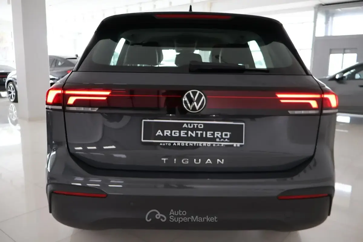 Begagnad VW Tiguan Life 150 HK (110 kW) 2025 Grå SUV