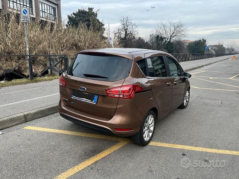 Usata Ford B-MAX 105 CV (77 kW) 2015 Marrone Monovolume