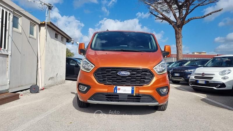 Usata Ford Tourneo Titanium 131 CV (96 kW) 2019 Arancione Monovolume