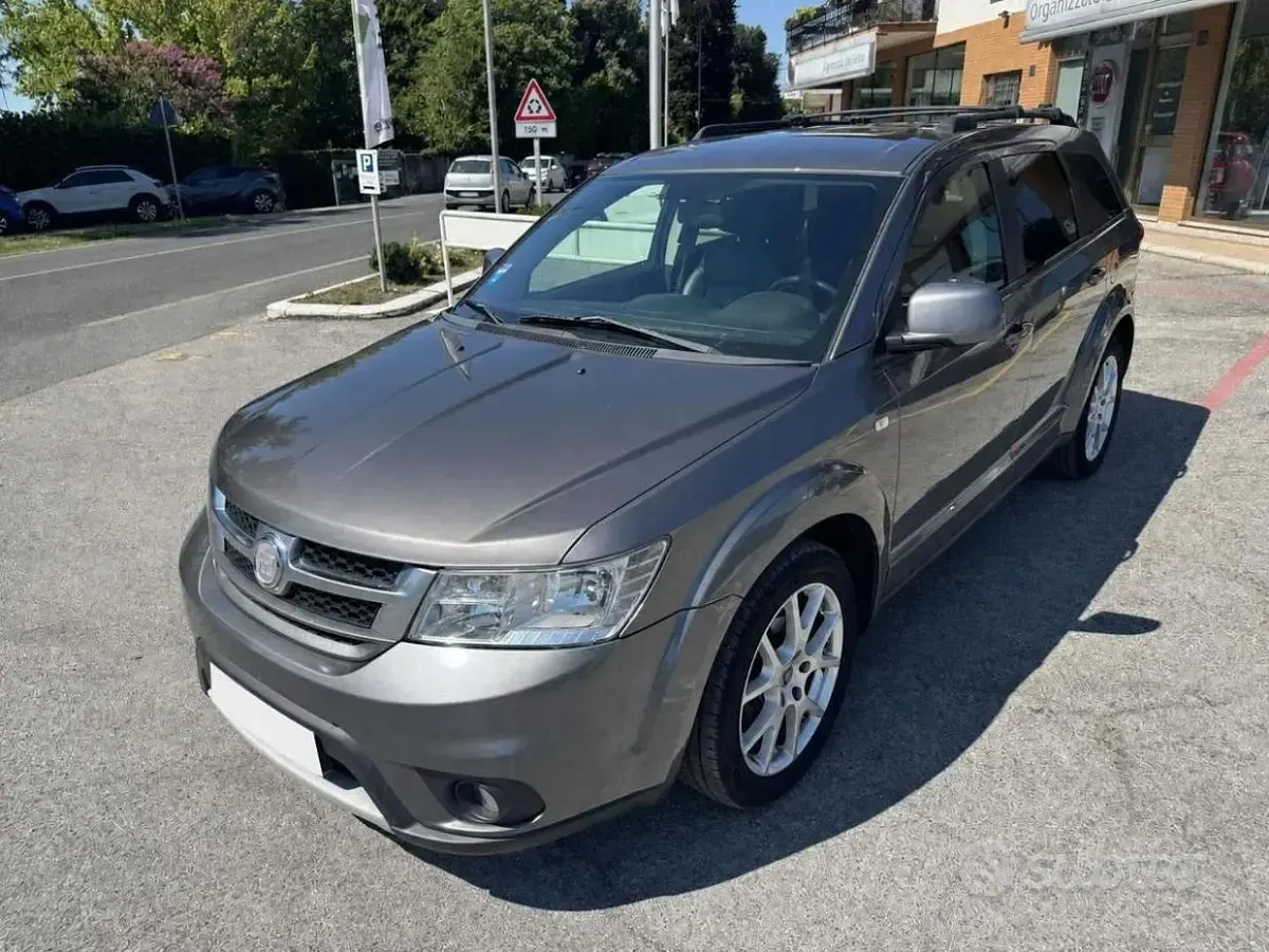 Usata Fiat Freemont Urban 140 CV (102 kW) 2011 Grigio SUV