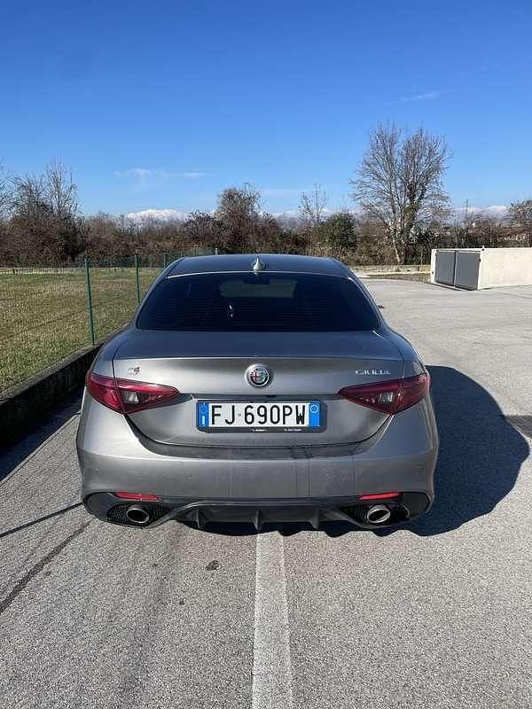 Usata Alfa Romeo Giulia Veloce 211 CV (155 kW) 2017 Grigio Berlina