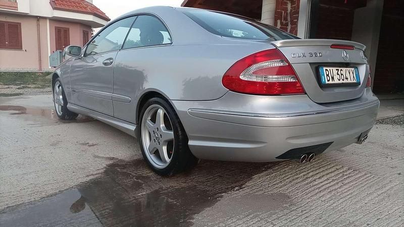 Usata Mercedes CLK320 Avantgarde 218 CV (160 kW) 2002 Argento Coupé