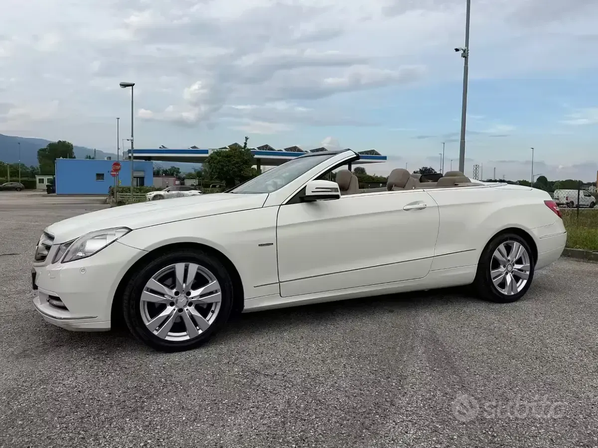 Usata Mercedes E220 170 CV (125 kW) 2012 Bianco Cabrio