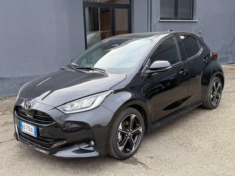 Nuova Toyota Yaris Hybrid Lounge 92 CV (67 kW) 2025 Nero Berlina