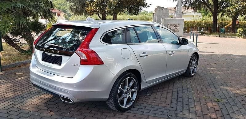 Usata Volvo V60 Ocean Race 150 CV (110 kW) 2016 Argento Station wagon