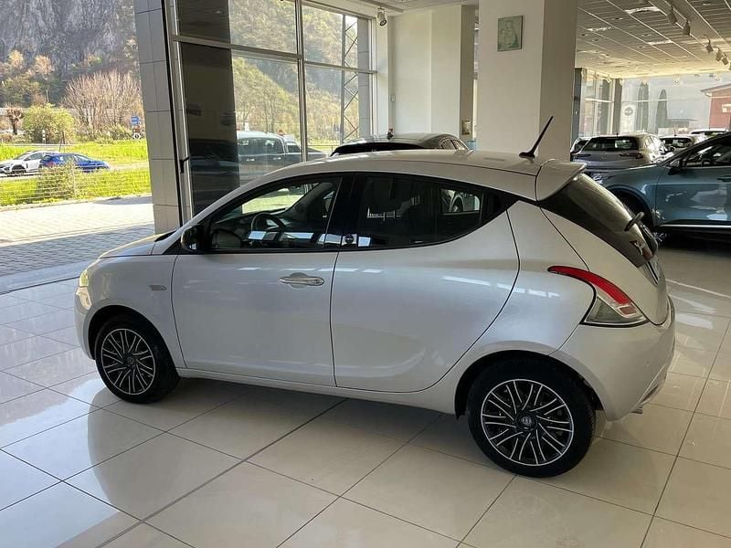 Usata Lancia Ypsilon Gold 69 CV (50 kW) 2021 Argento Utilitaria