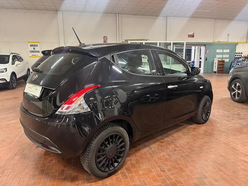 Usata Lancia Ypsilon Silver 69 CV (50 kW) 2022 Nero Utilitaria