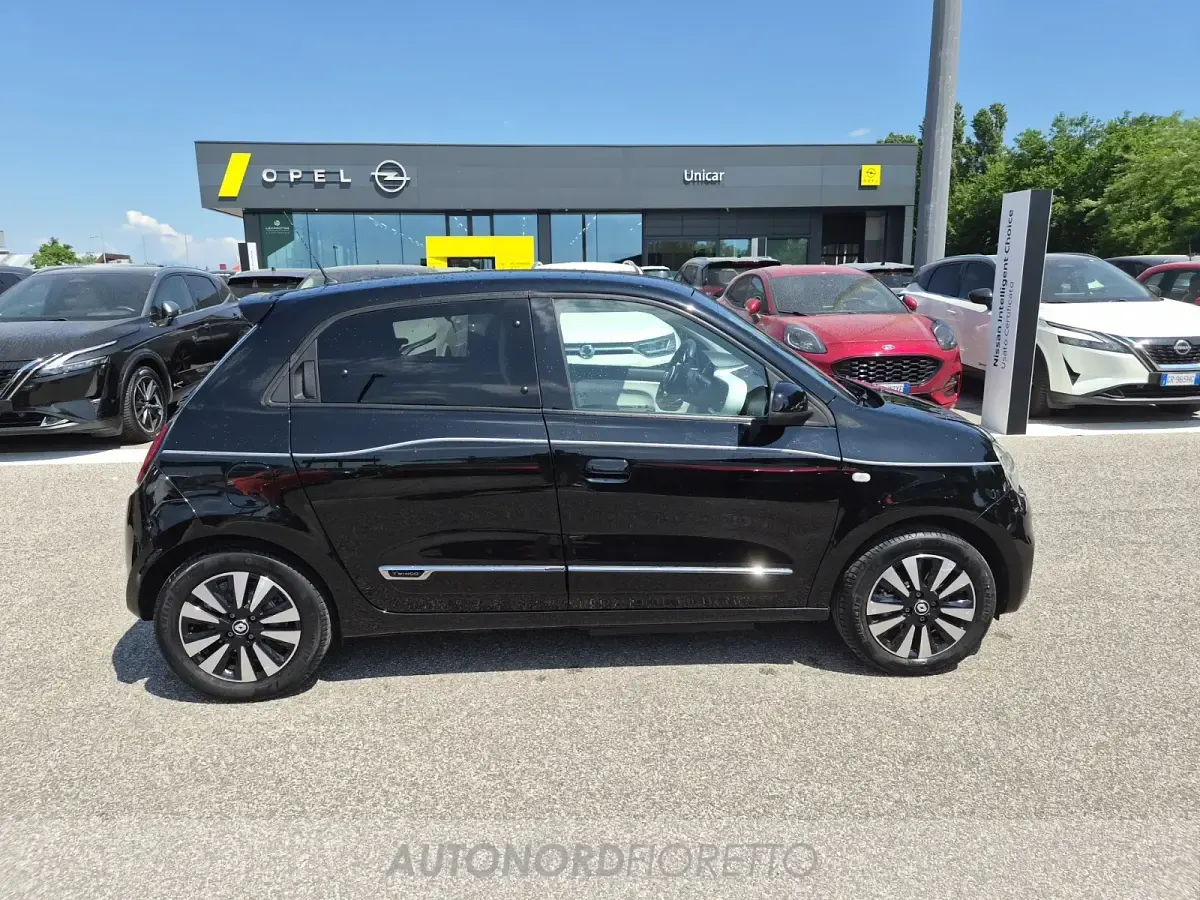 Usata Renault Twingo Techno 30 kW (42 CV) 2023 Nero Utilitaria