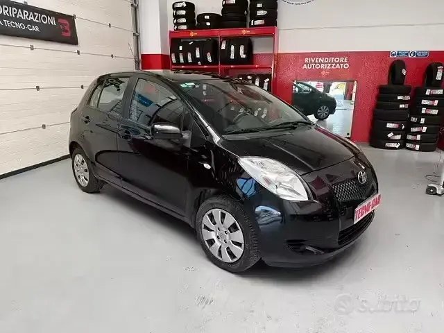 Usata Toyota Yaris 69 CV (50 kW) 2006 Nero Berlina