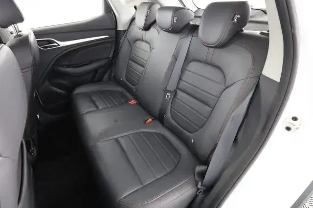 Usata MG ZS Luxury 106 CV (77 kW) 2023 Dover white SUV