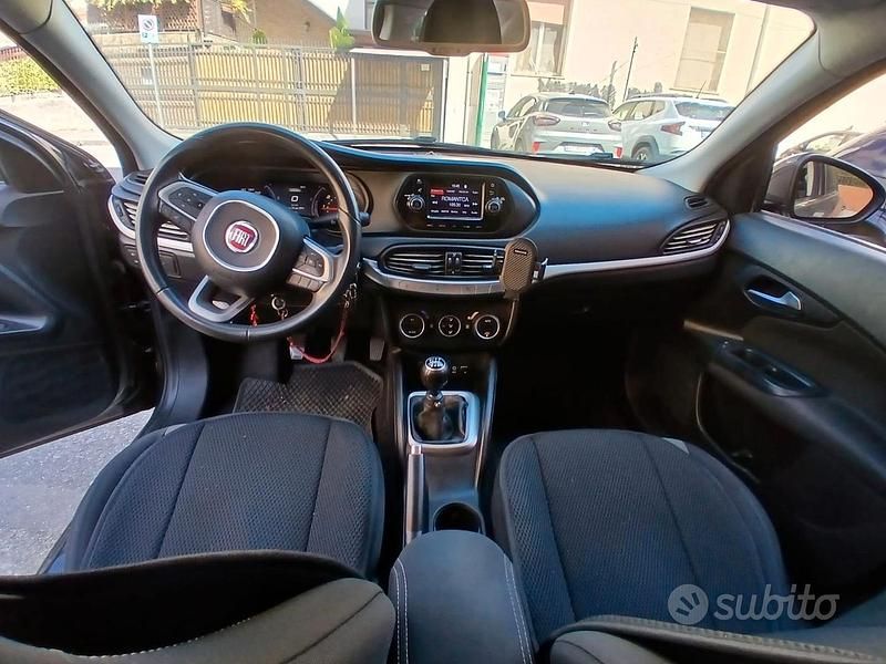 Usata Fiat Tipo Opening Edition 120 CV (88 kW) 2016 Grigio Berlina