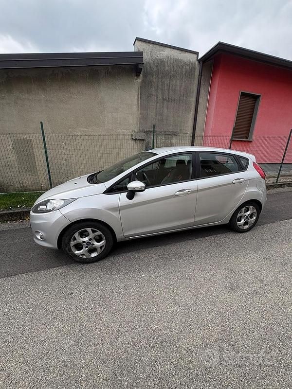 Usata Ford Fiesta Titanium 2012 Grigio Utilitaria