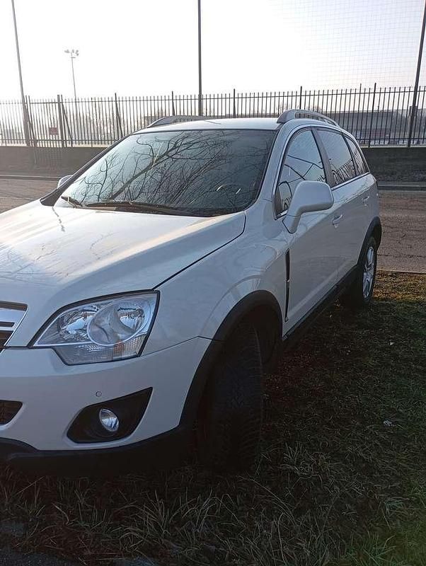 Usata Opel Antara Cosmo 163 CV (119 kW) 2011 Bianco perlato SUV