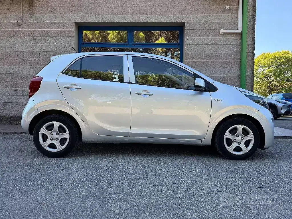 Usata Kia Picanto 65 CV (47 kW) 2022 Argento Utilitaria