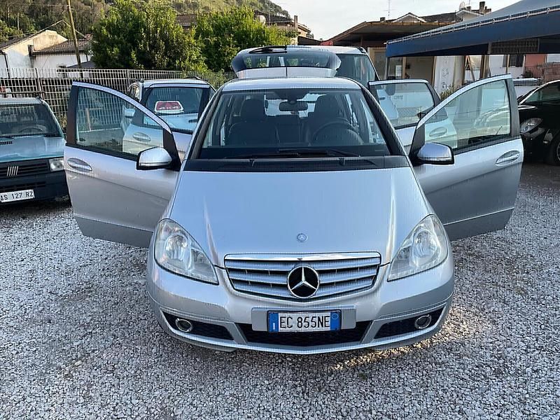 Usata Mercedes A180 Avantgarde 108 CV (79 kW) 2009 Argento Berlina
