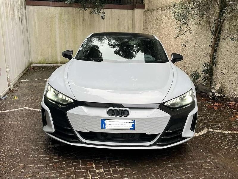 Käytetty Audi e-tron GT quattro 350 kW (476 HP) 2023 Harmaa Sedan