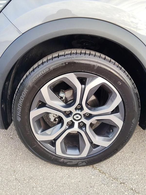 Usata Renault Captur 100 CV (73 kW) 2023 Grigio SUV