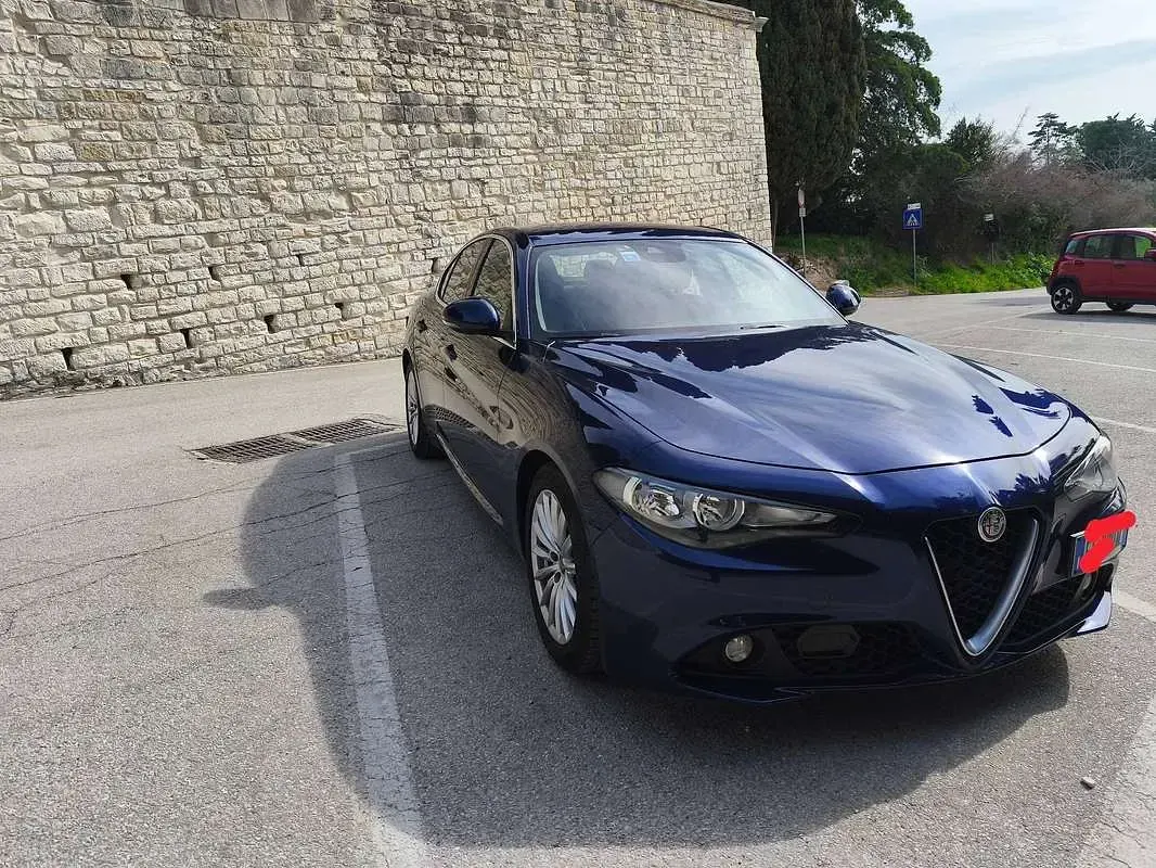 Usata Alfa Romeo Giulia Business 179 CV (131 kW) 2016 Blu/azzurro Berlina