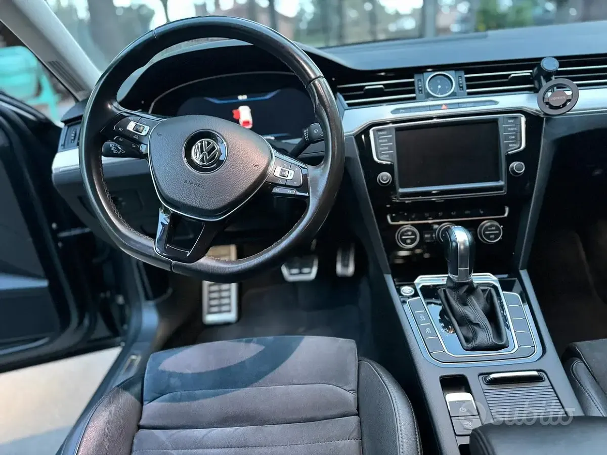 Usata VW Passat 190 CV (139 kW) 2017 Grigio Station wagon