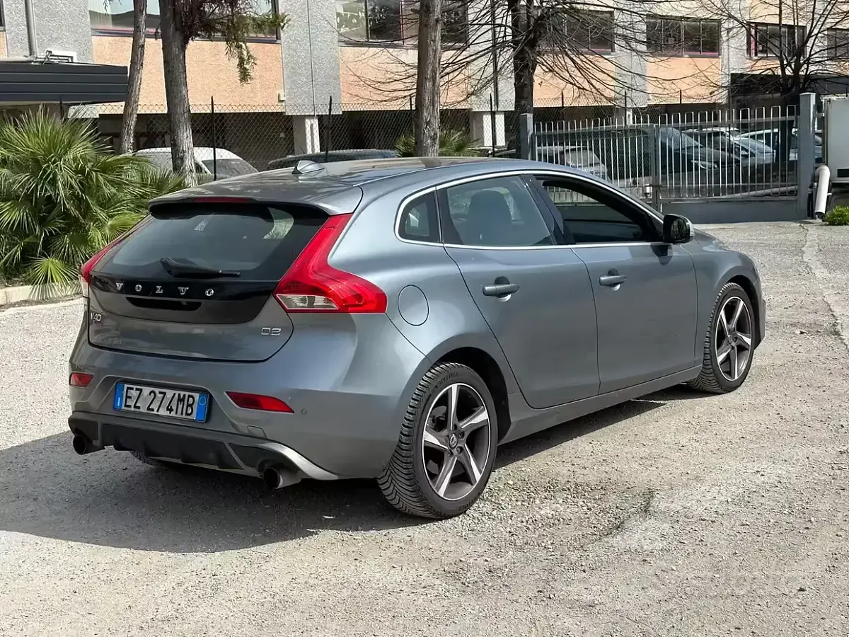 Usata Volvo V40 R-Design 120 CV (88 kW) 2015 Grigio Berlina