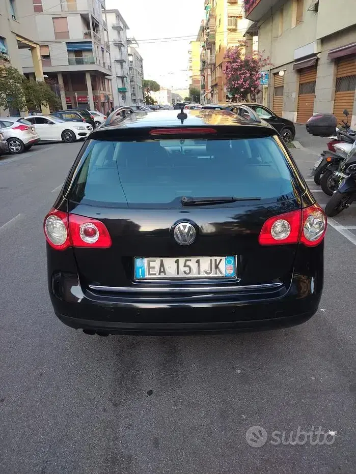 Usata VW Passat 110 CV (80 kW) 2010 Nero Station wagon