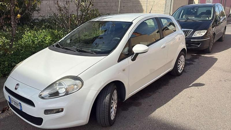 Usata 2013 Fiat Punto Easy Tre volumi | 5299 € (Buon prezzo) - Immagine 1/4