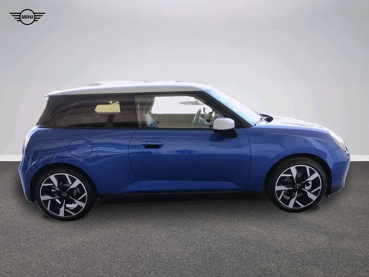 Usata Mini Cooper Classic 135 kW (184 CV) 2024 Blu/azzurro Utilitaria