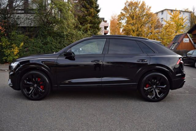 Audi q8 black