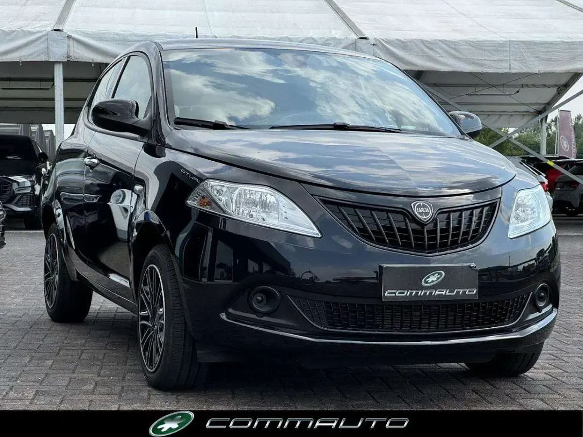 Usata Lancia Ypsilon Gold 69 CV (50 kW) 2024 Nero Utilitaria