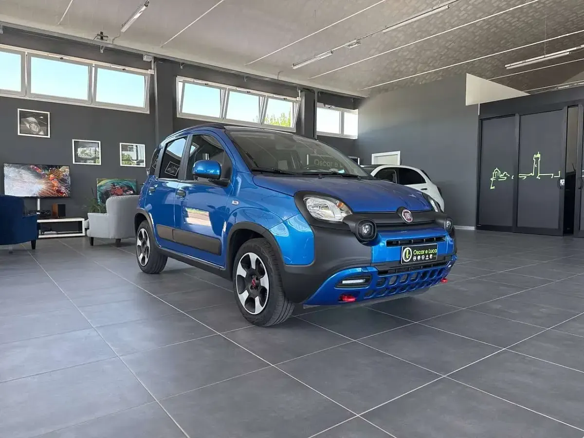 Usata Fiat Panda Cross Cross 69 CV (50 kW) 2024 Blu/azzurro Utilitaria