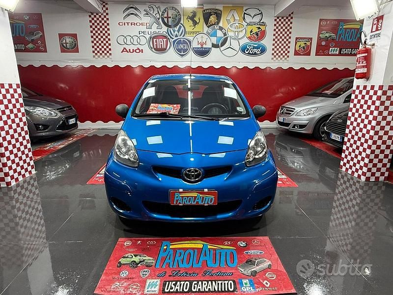 Usata Toyota Aygo 68 CV (50 kW) 2011 Blu Utilitaria