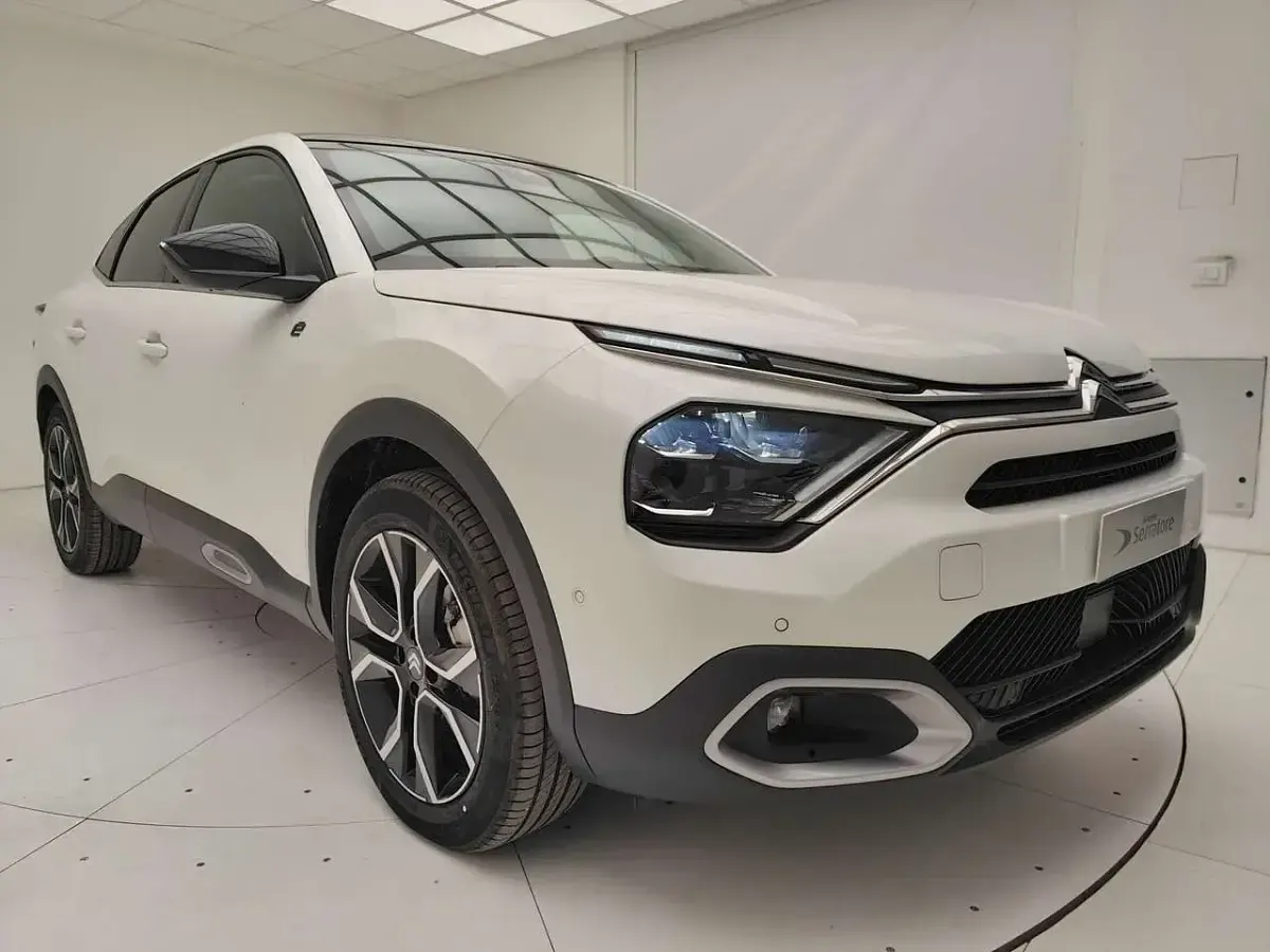 Usata Citroën e-C4 Shine 100 kW (136 CV) 2023 Bianco SUV