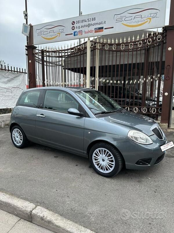 Grigio Usata 2009 Lancia Ypsilon Due volumi | 2999 € (Buon prezzo) - Immagine 1/4