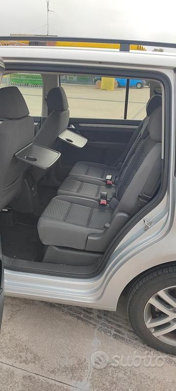 Usata VW Touran 140 CV (102 kW) 2010 Grigio Monovolume