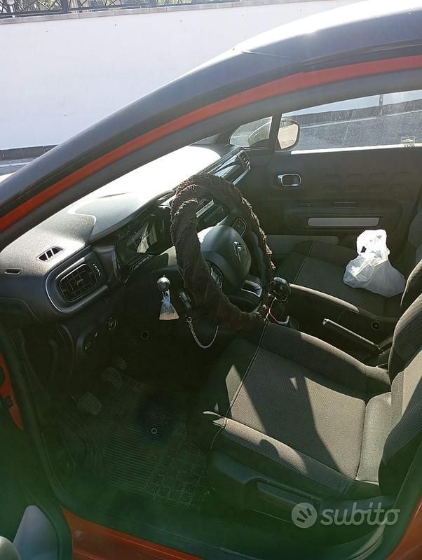 Begagnad Citroën C3 2020 Röd Halvkombi