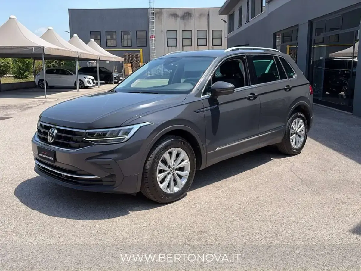 Usata VW Tiguan Life 150 CV (110 kW) 2021 Grigio SUV