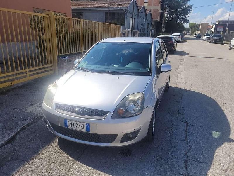 Usata Ford Fiesta 75 CV (55 kW) 2008 Berlina